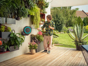 GardenPro - Mangueira Externa Com Enrolador Retrátil, trava e Suporte Giratório 180