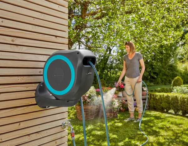 GardenPro - Mangueira Externa Com Enrolador Retrátil, trava e Suporte Giratório 180
