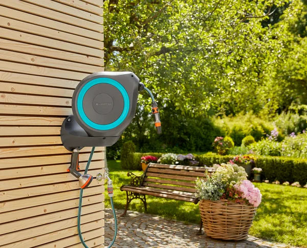 GardenPro - Mangueira Externa Com Enrolador Retrátil, trava e Suporte Giratório 180